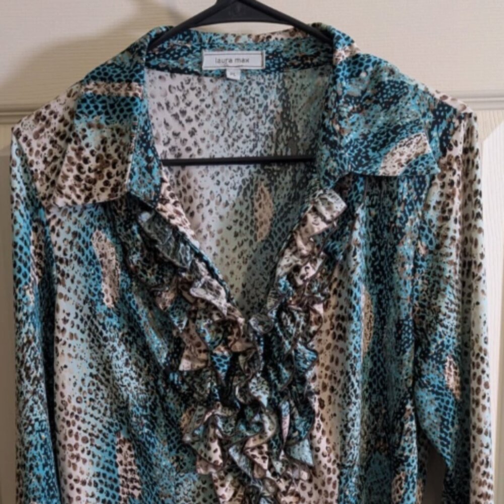 Laura Max Womens Petite Size L Animal Print Blue Long Sleeve Knit Top